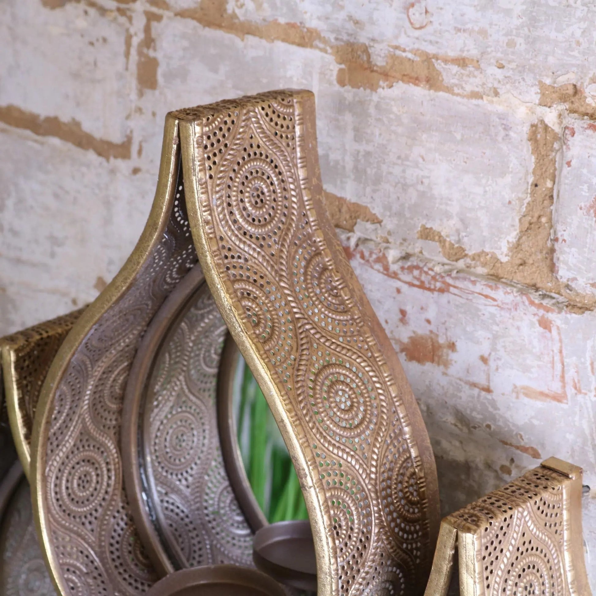 Belluri Raindrop Mirror with Candle Holders