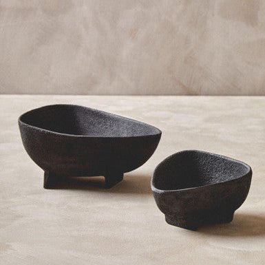 Deriva Set of Two Textured Black Bowls