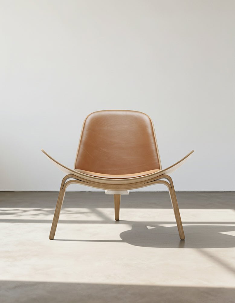 Smiling Chair Hans Wegner CH07 Shell Chair, Brown & Oak
