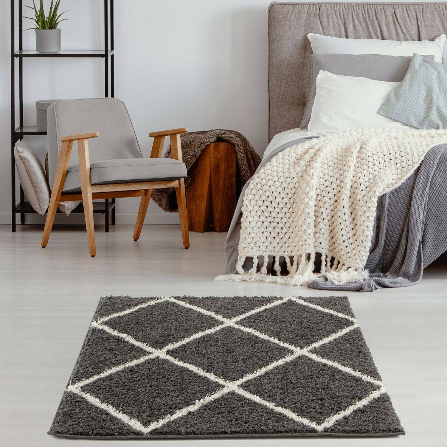 Moroccan Dark Grey Shaggy Rug | 540