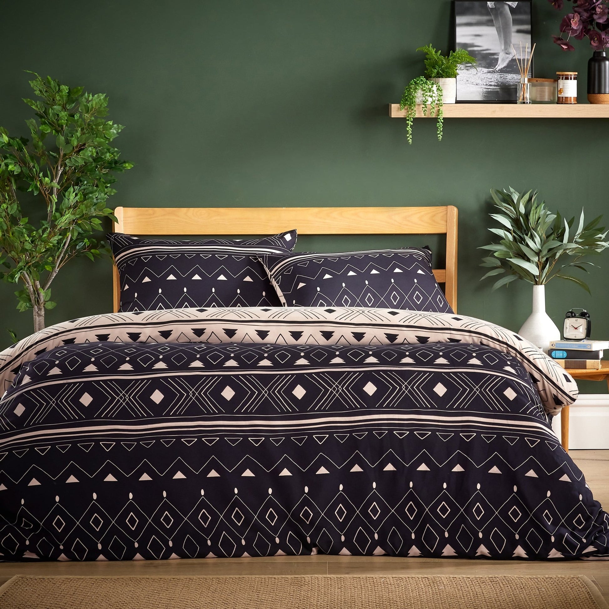 Oslo Black Super Soft Flannel Duvet Cover Set with Pillowcases Warm & Cosy Quilt Bedding in Multiple Sizes Available