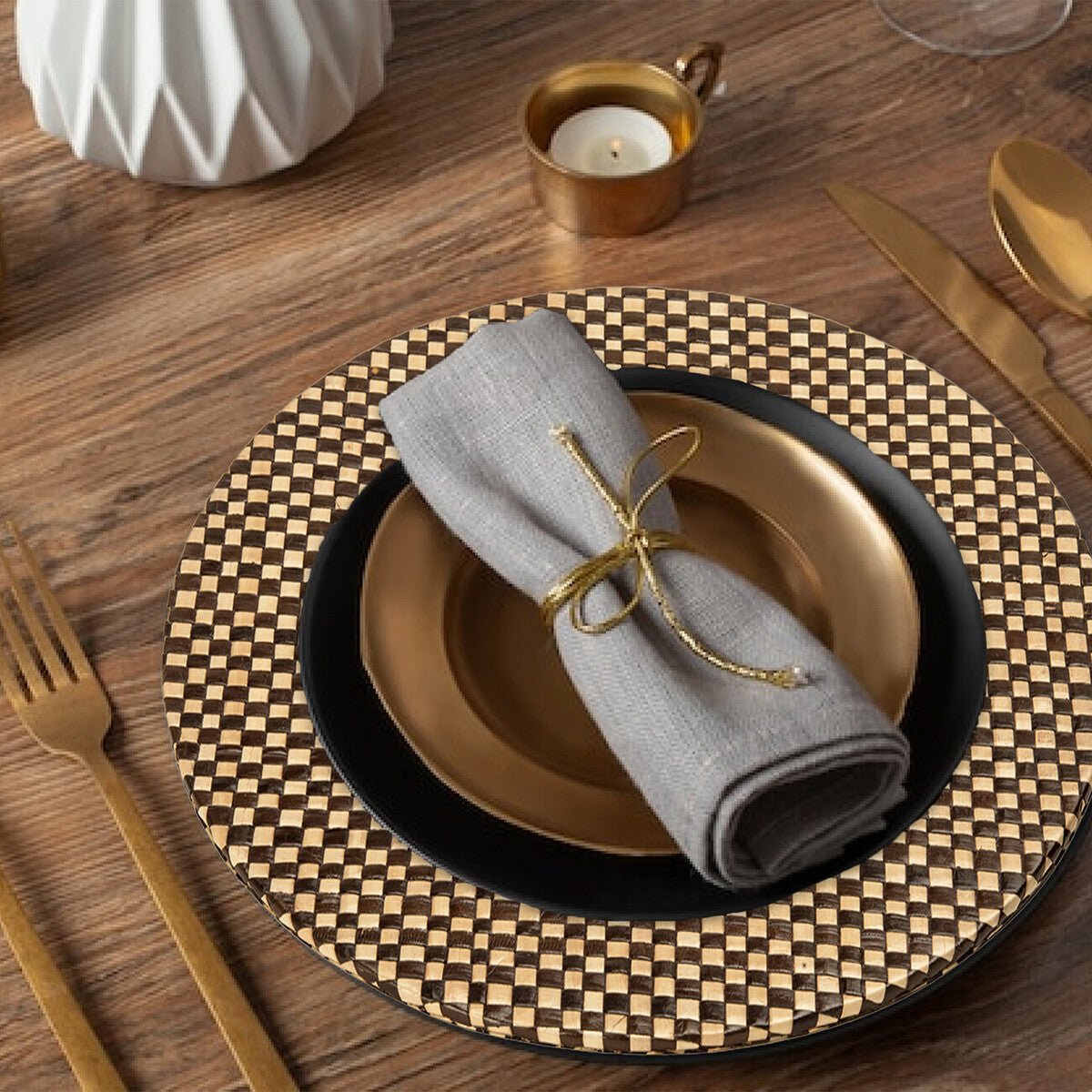 Set of Four 33cm Dia Pandanus Black and Natural Charger Plates
