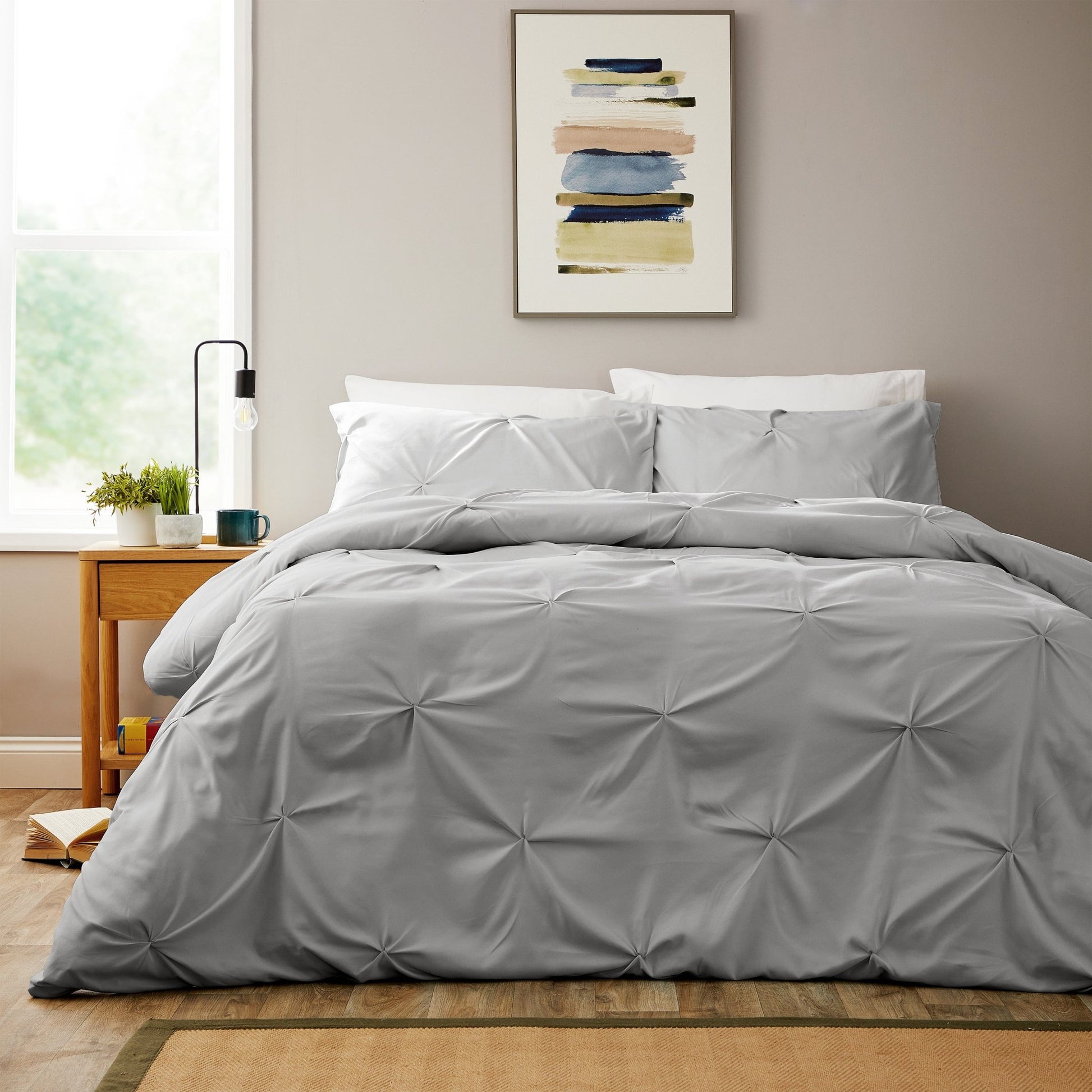 Textured Pintuck Ruffles Pleated Microfibre Duvet Cover Sets with Pillowcases Soft Breathable Easy Care Bedding Set Quilt Covers