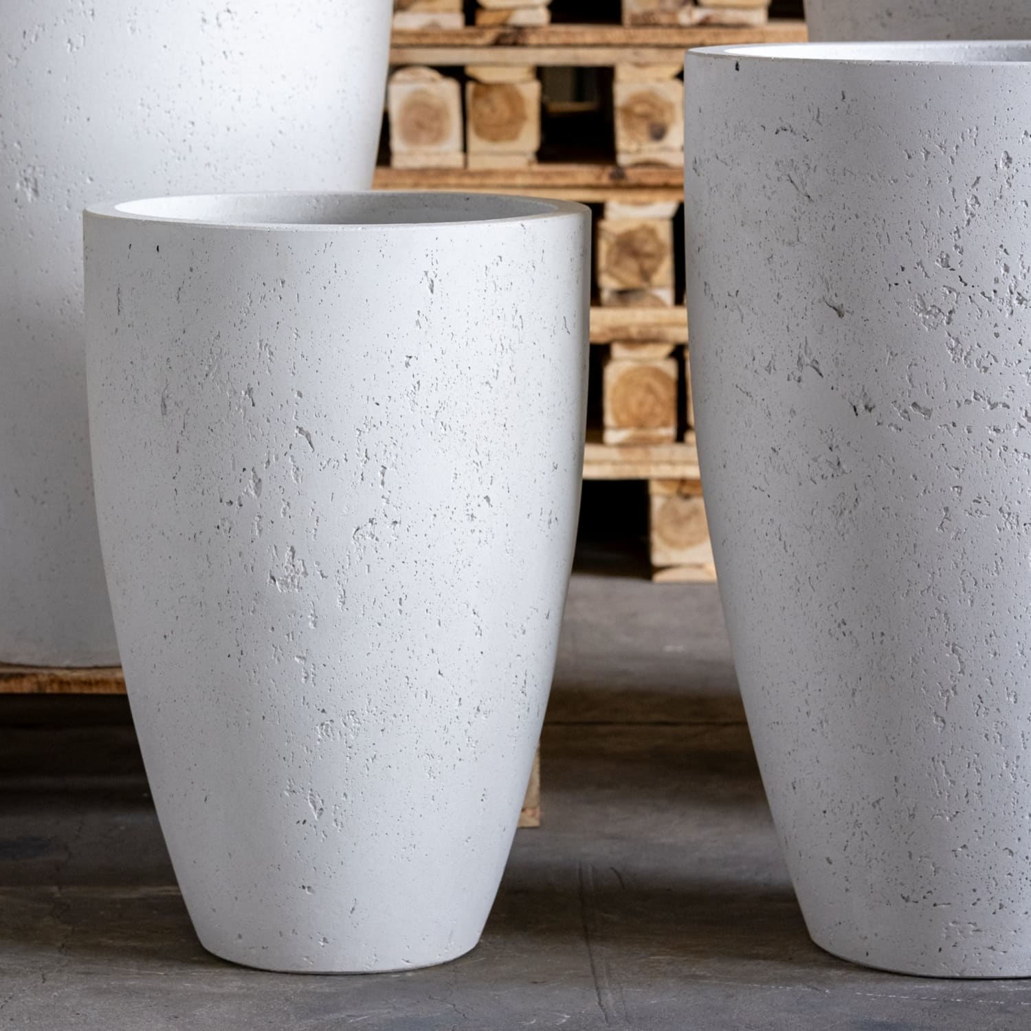 Vessara | White Mist – 55cm Extra Large Tall Concrete Planter – 32L Vase - Style Plant Pot