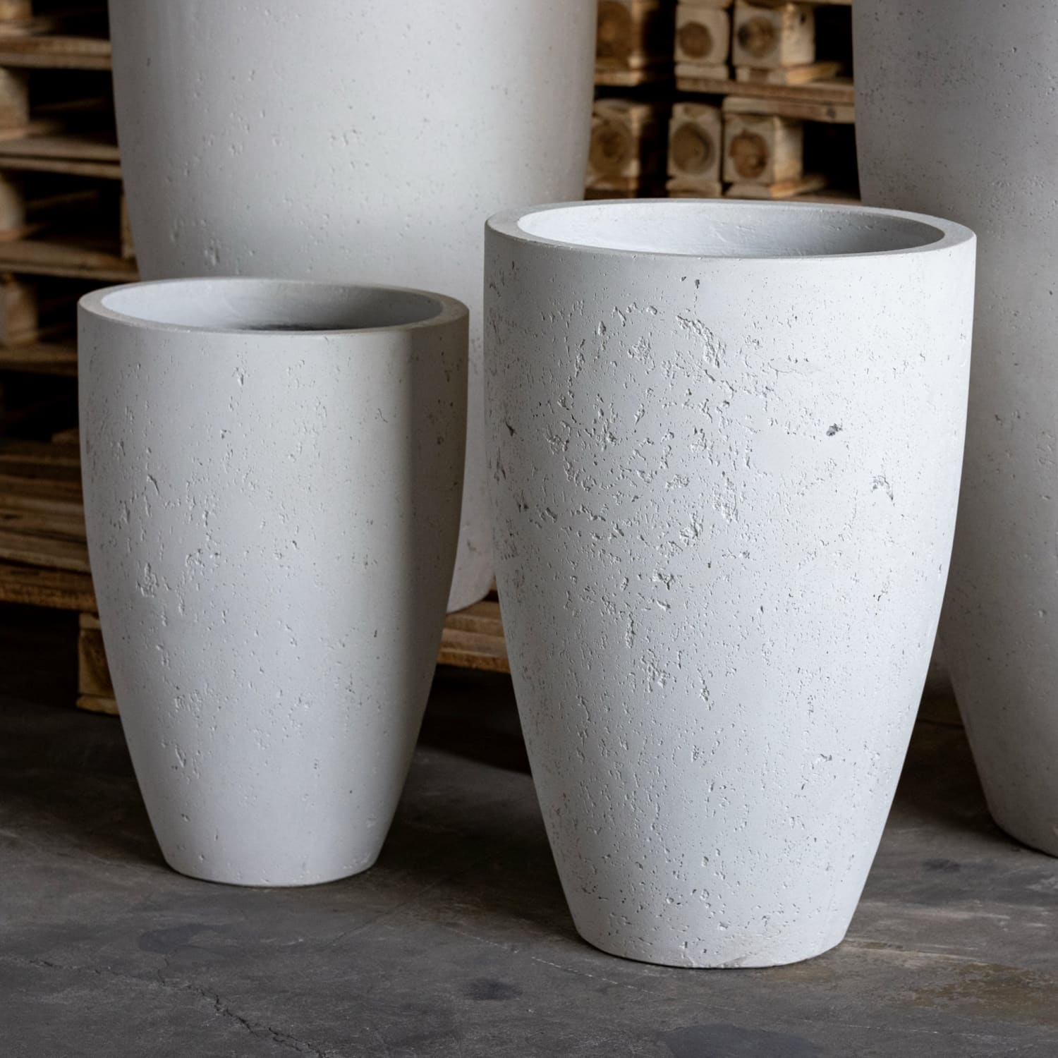 Vessara | White Mist – 55cm Extra Large Tall Concrete Planter – 32L Vase - Style Plant Pot