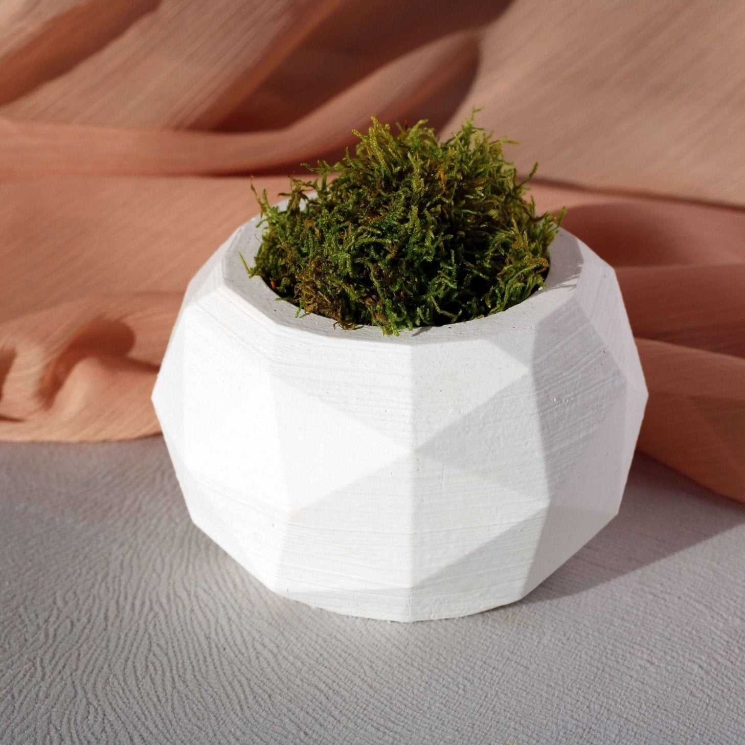 WHITE CONCRETE DIAGONAL POT
