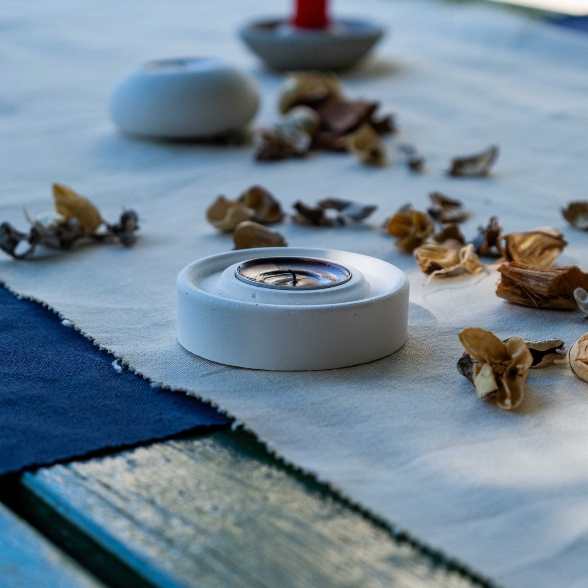 WHITE CONCRETE SINGLE TEALIGHT HOLDER